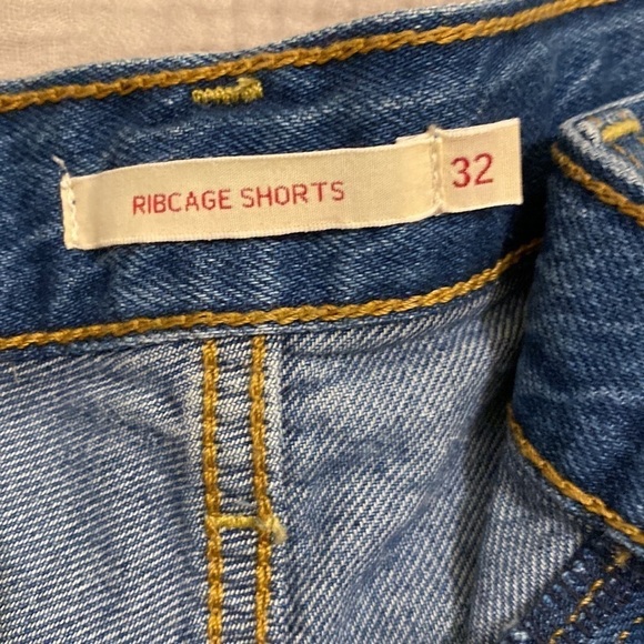 Levis Ribcage Shorts - Picture 11 of 15